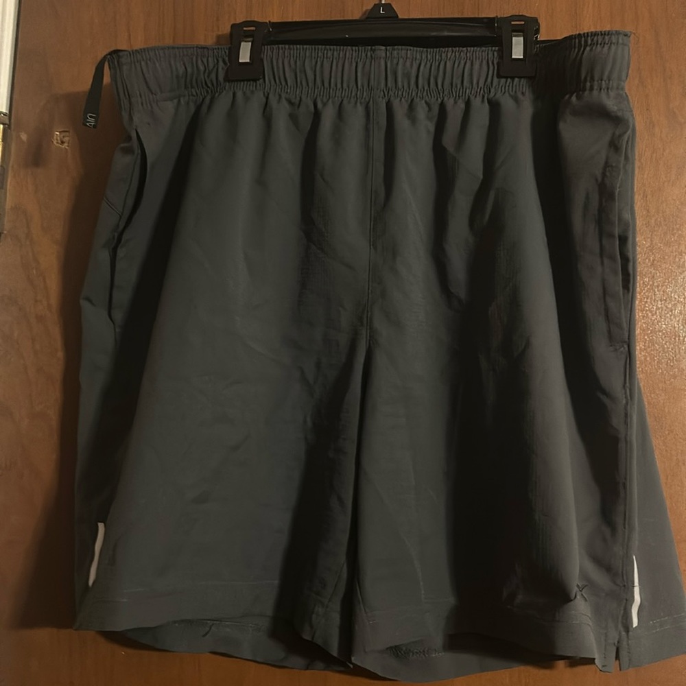 men’s XL running shorts